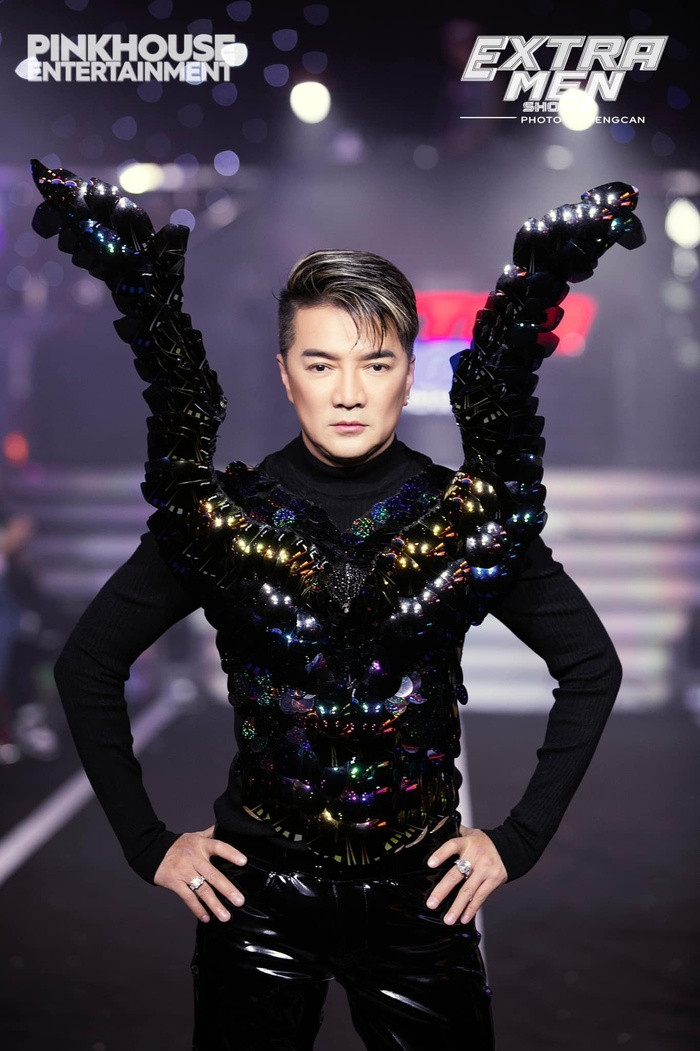 Đàm Vĩnh Hưng lại làm người mẫu: Chưa thấy đẹp, chỉ thấy mỡ bụng tràn bờ đê, trang phục đẳng cấp "ô dề" Ảnh 3