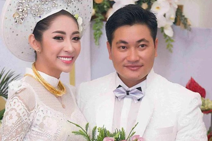 Hoa hậu Đặng Thu Thảo đồng cảm với Cát Phượng, nhắn nhủ: 'Mất tất cả niềm tin'