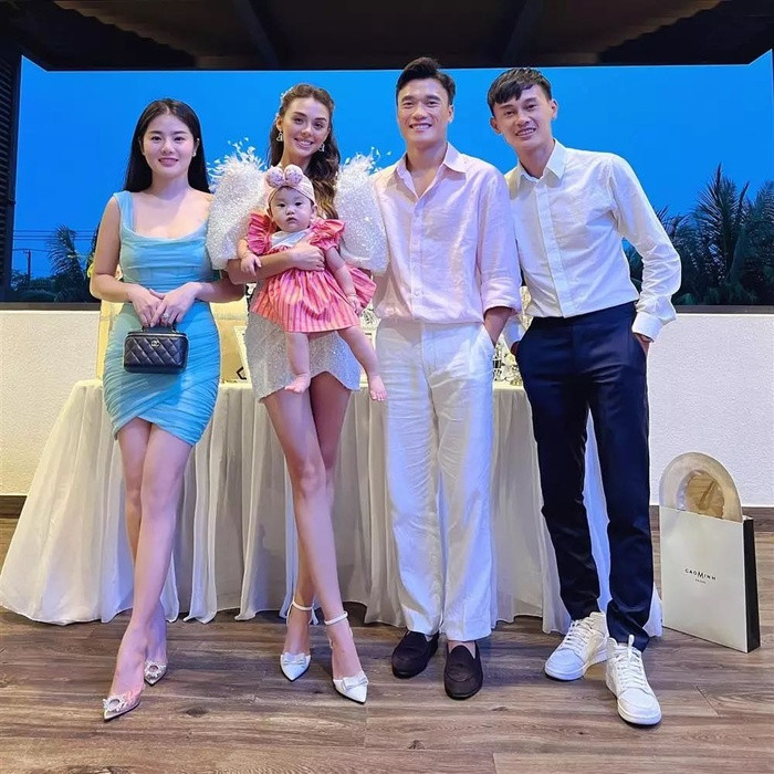Bạn thân vô tình tiết lộ chuyện vợ mới cưới Bùi Tiến Dũng đang mang thai, lộ cả giới tính em bé?