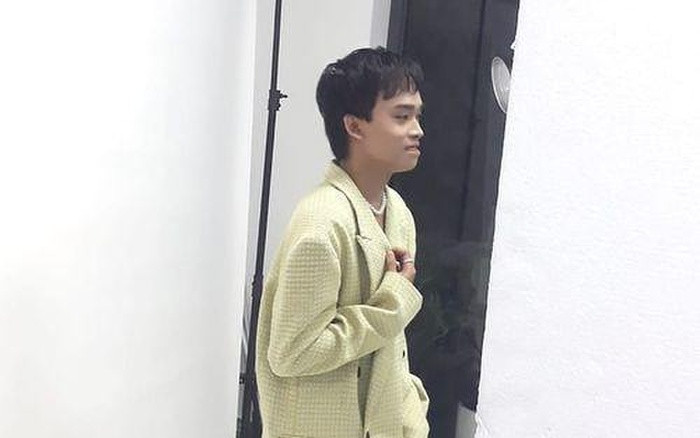 Ngoại hình Hồ Văn Cường thay đổi bất ngờ trong show diễn mới