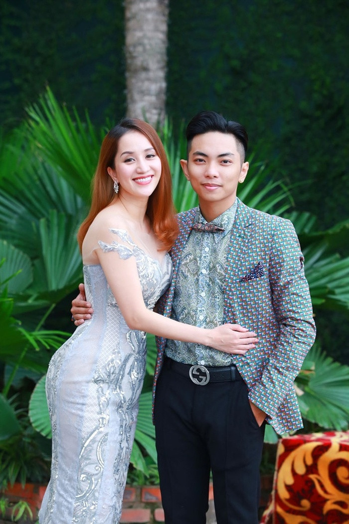 Khánh Khi - Phan Hiển bắt trend ca khúc đang gây bão TikTok, xem cứ 'bánh cuốn' thôi rồi!