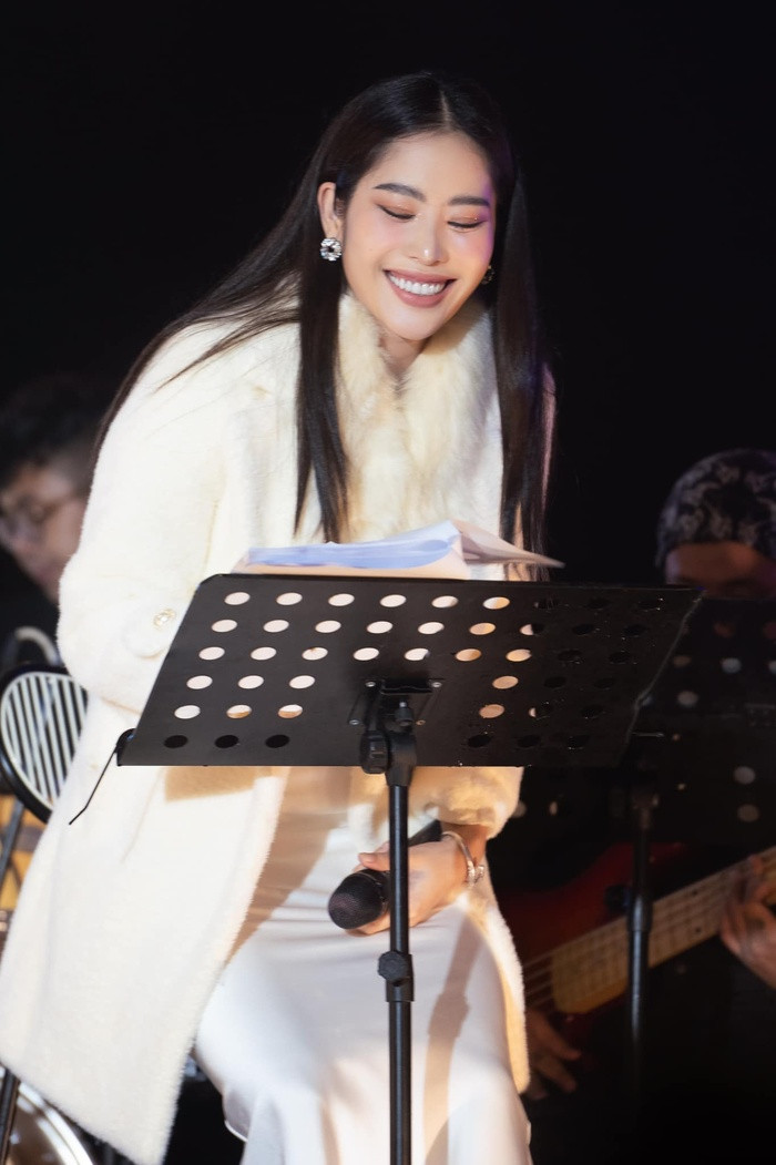Nam Em 'bay sạch' thần thái, gương mặt hốt hoảng trước hành động này của band nhạc