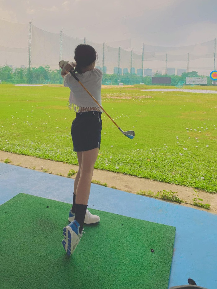 Hình ảnh hiếm hoi của ái nữ nhà Công Vinh-Thủy Tiên: Cao gần bằng bố, ngày càng giống mẹ
