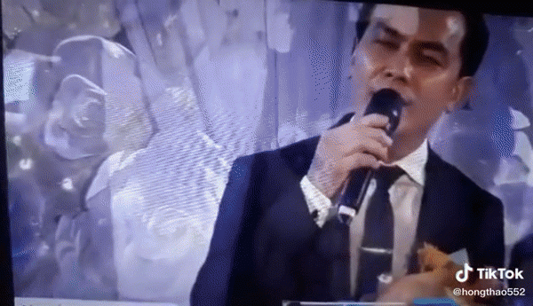 Mạnh Quỳnh hát lại bản hit của Phi Nhung khiến khán giả rơi nước mắt