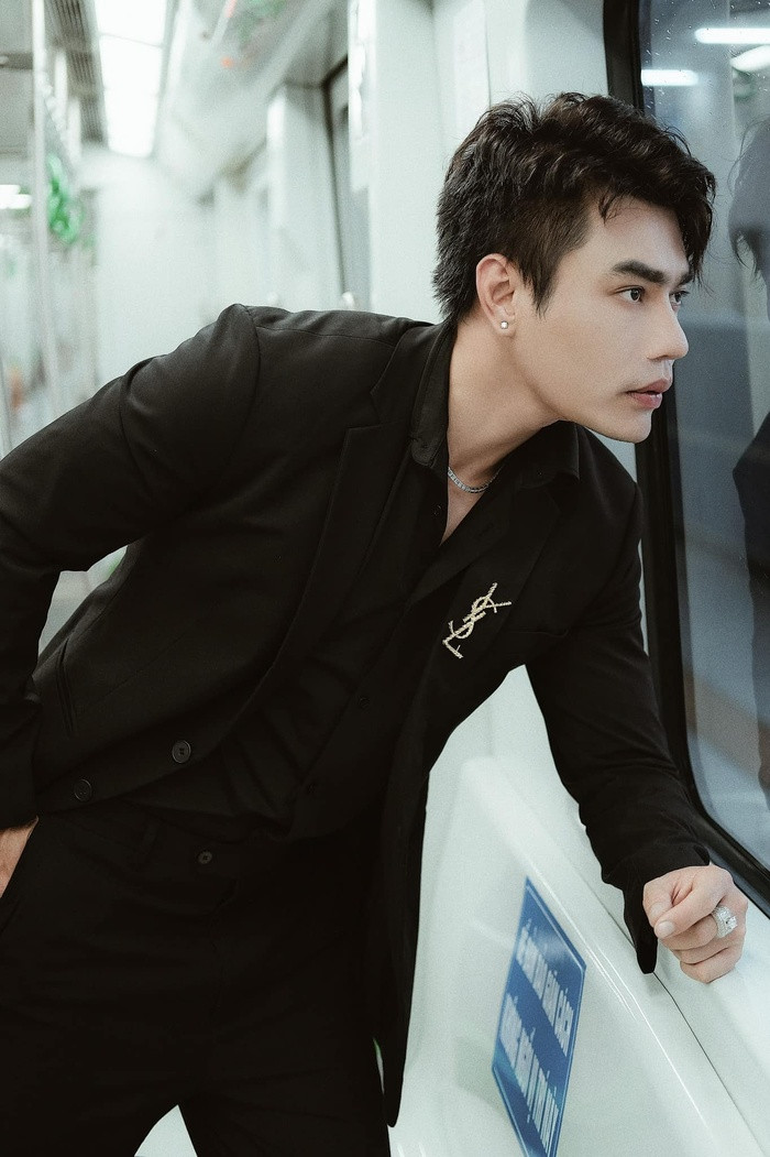 Lê Dương Bảo Lâm liên tục so sánh mình với nam thần Kbiz, Khả Như nhắn nhủ: 'Tỉnh lại giùm chị'