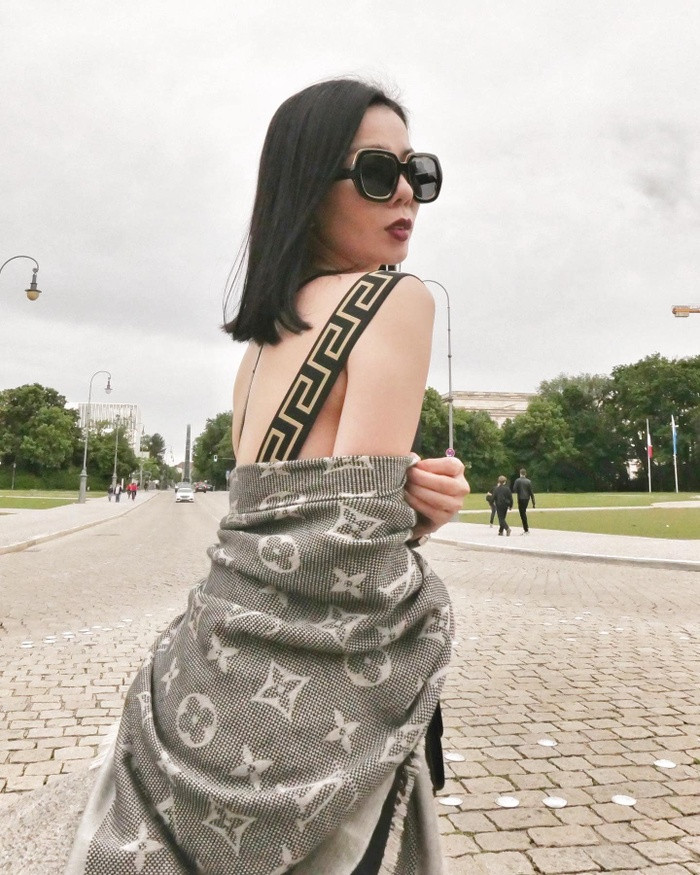 Bị coi thường khi mua đồ hiệu tại Pháp, Lệ Quyên thẳng thừng đáp trả: 'Thừa đồ mở hẳn 3 cái store nha'
