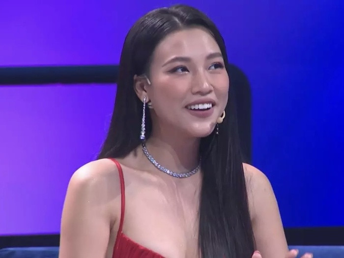 Hậu ly hôn chồng ngoại quốc, Hoàng Oanh khoe đường cong 'siêu thực' chiếm trọn mọi spotlight