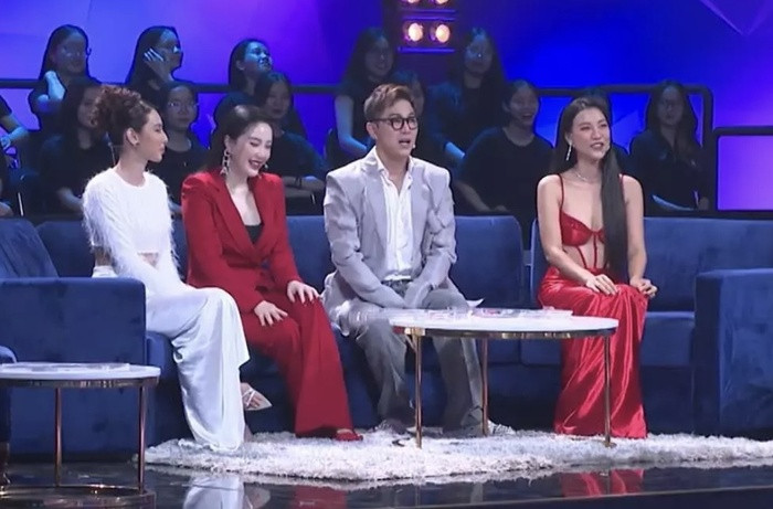 Hậu ly hôn chồng ngoại quốc, Hoàng Oanh khoe đường cong 'siêu thực' chiếm trọn mọi spotlight