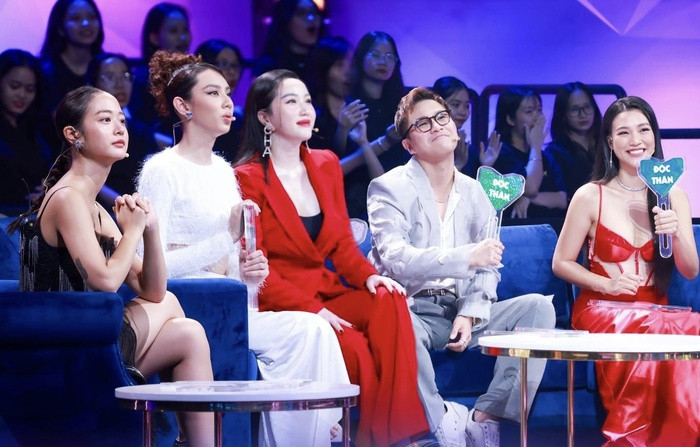 Hậu ly hôn chồng ngoại quốc, Hoàng Oanh khoe đường cong 'siêu thực' chiếm trọn mọi spotlight