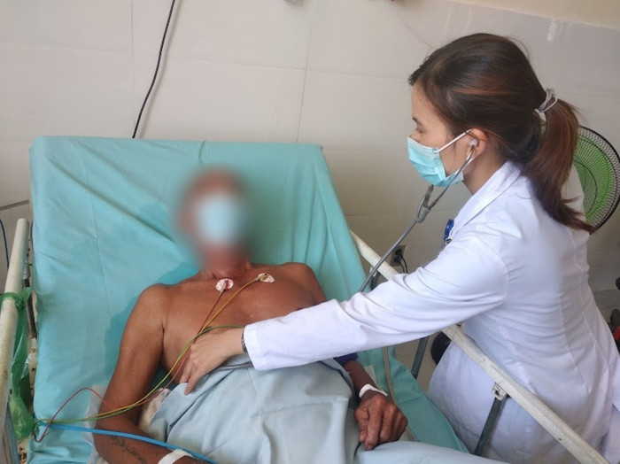 Ăn nhầm phân bón NPK, cụ ông 76 tuổi nhập viện nguy kịch Ảnh 1