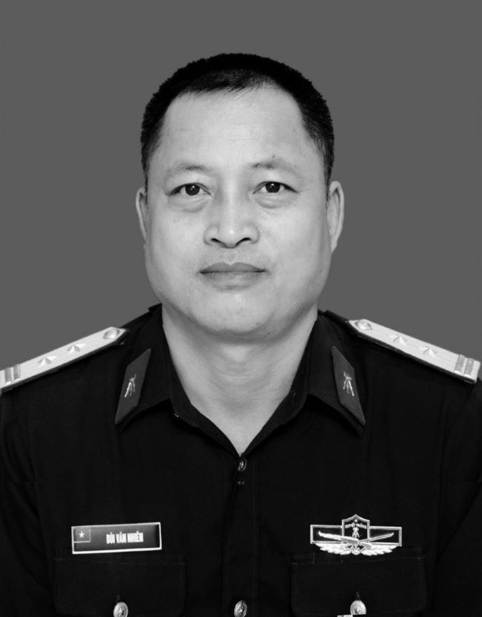 Thăng quân hàm cho trung tá quân đội quên mình cứu người đuối nước Ảnh 1