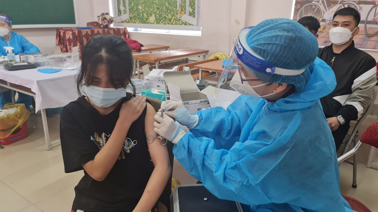Sở Y tế Hà Nội thông tin về gần 860 nhân viên y tế nghỉ việc, chuyển công tác - Ảnh 1.