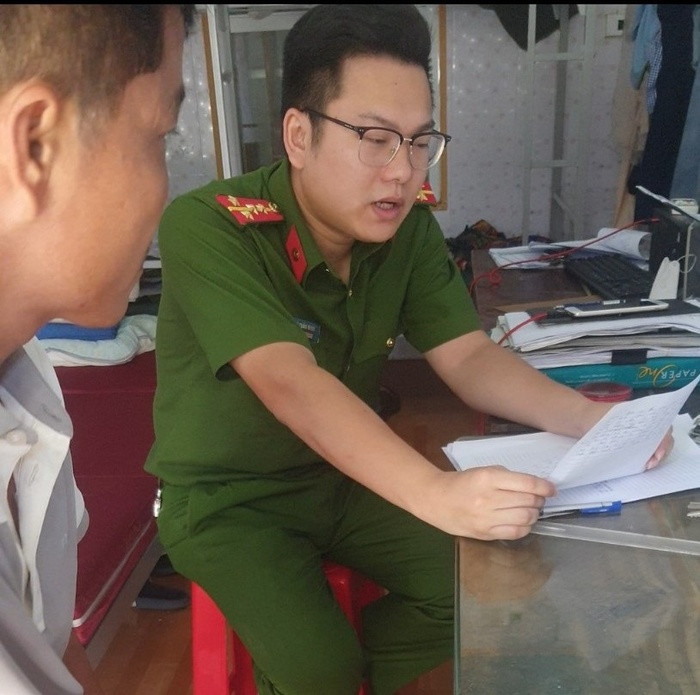 Thanh niên ôm can xăng vào nhà nghỉ rồi uống thuốc tự tử được cứu sống kịp thời Ảnh 2