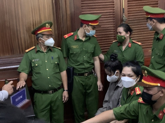 Hoãn phiên xét xử sơ thẩm vụ bé gái 8 tuổi bị 'dì ghẻ' bạo hành đến tử vong Ảnh 2