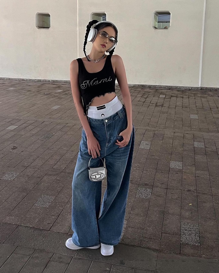 Ngọc Trinh hồi teen, hóa thân thành nữ sinh công nghệ chính hiệu cùng mốt quần tụt độc đáo Ảnh 5