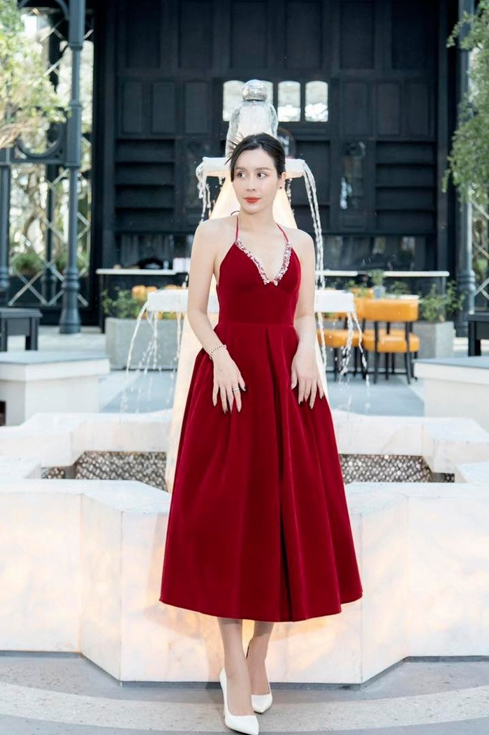 Bà xã Hồ Hoài Anh tiết lộ đang xây dựng dinh thự xa hoa, cạnh bến du thuyền Ảnh 2