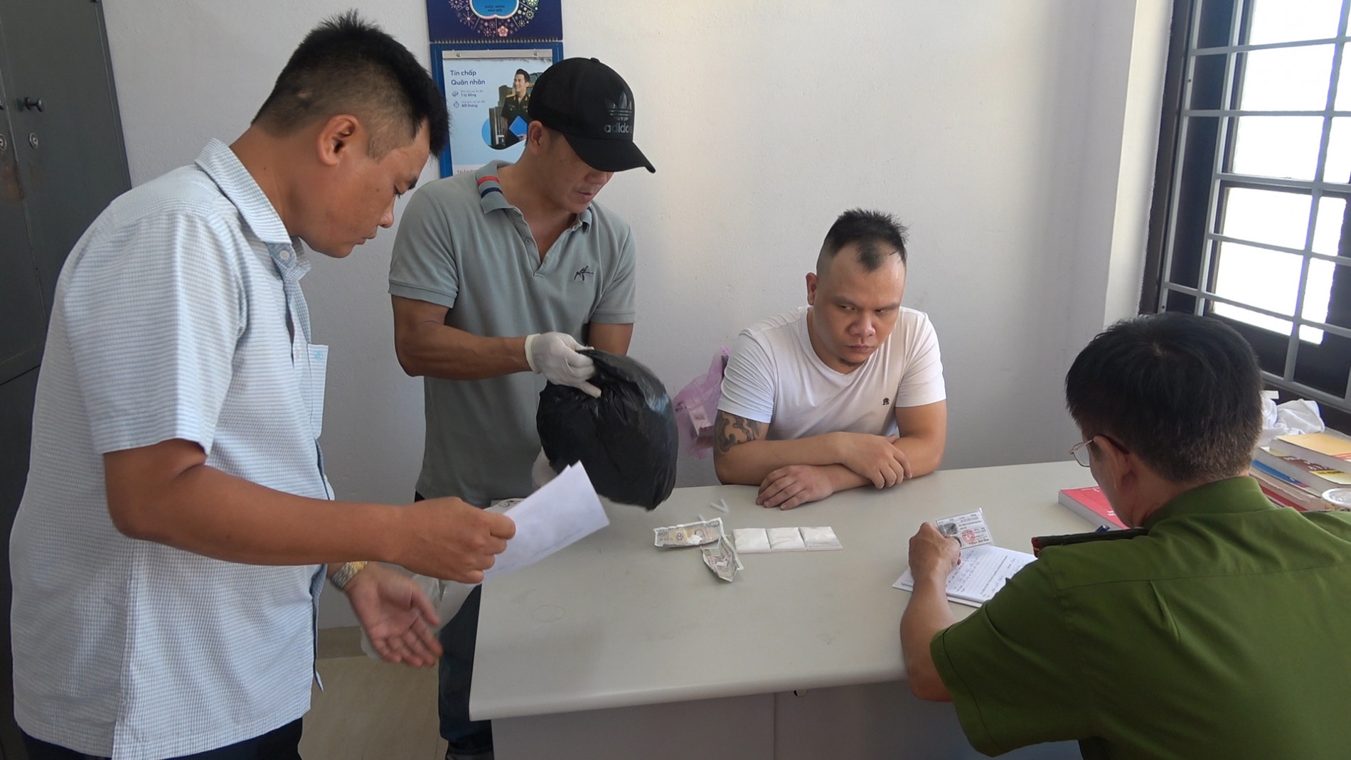 Bắt nhiều đối tượng trong đường dây cung cấp ma túy tại TP Huế - Ảnh 3.