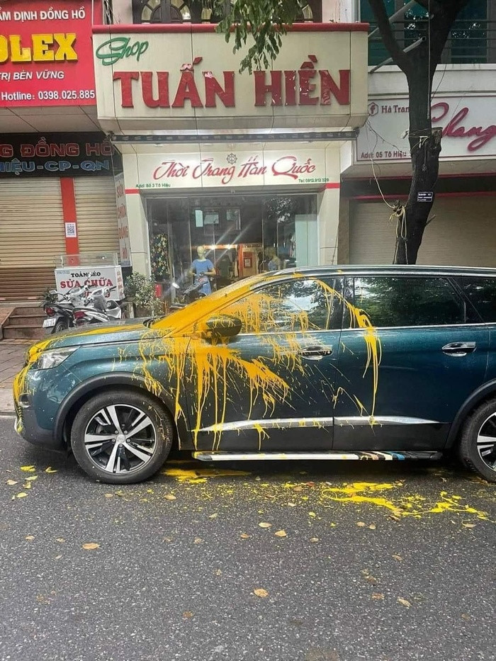 Tài xế đậu xe ngang ngược gặp chủ nhà 'tính nóng như kem' và cái kết Ảnh 3