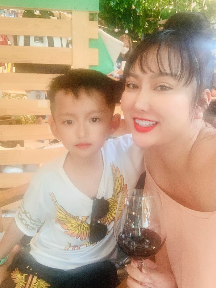 Con trai hỏi 'không có cha à?' và đây là cách ứng xử của Phi Thanh Vân Ảnh 5