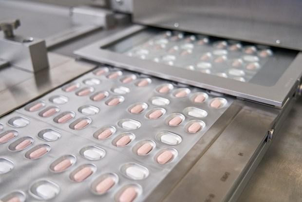 Thuốc điều trị COVID-19 dạng viên của hãng dược phẩm Pfizer. (Ảnh: AFP/TTXVN)