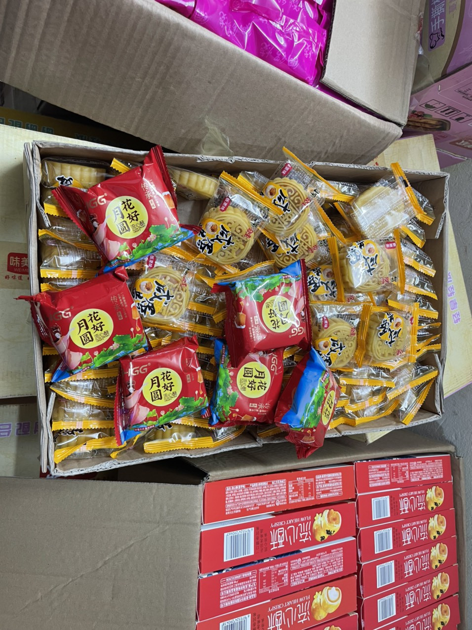 Lực lượng QLTT thu giữ hàng nghìn bánh trung thu nhập lậu tại Hà Nội - Ảnh 4.