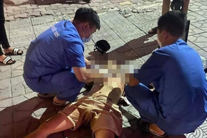 Vụ án đâm tử vong tình địch, 'bắt cóc' bạn gái giữa phố Hà Nội: Khởi tố vụ án, điều tra tài xế taxi Ảnh 2