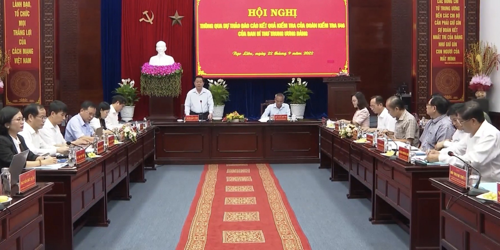 ban-bi-thu-1-1663906746.jpg