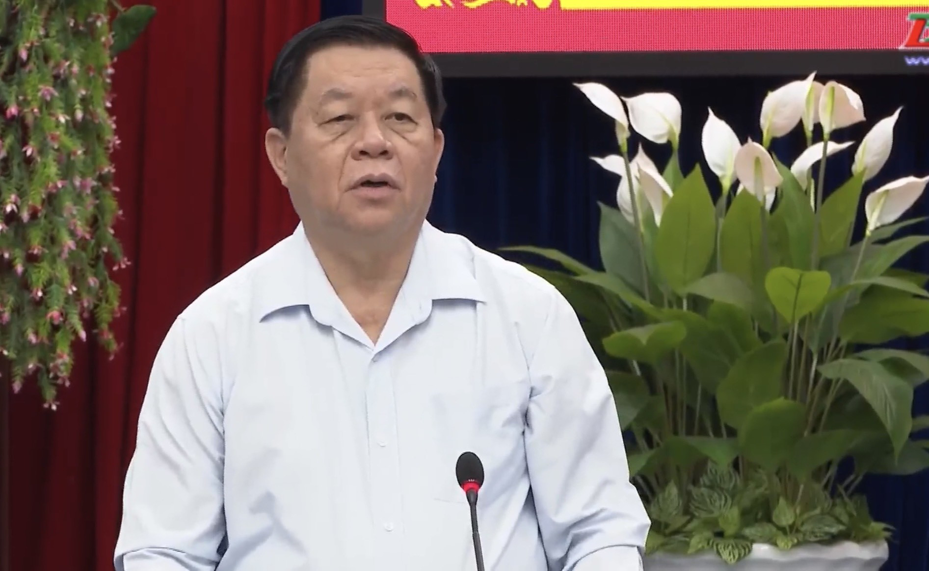 ban-bi-thu-anh-2-1663906746.jpg