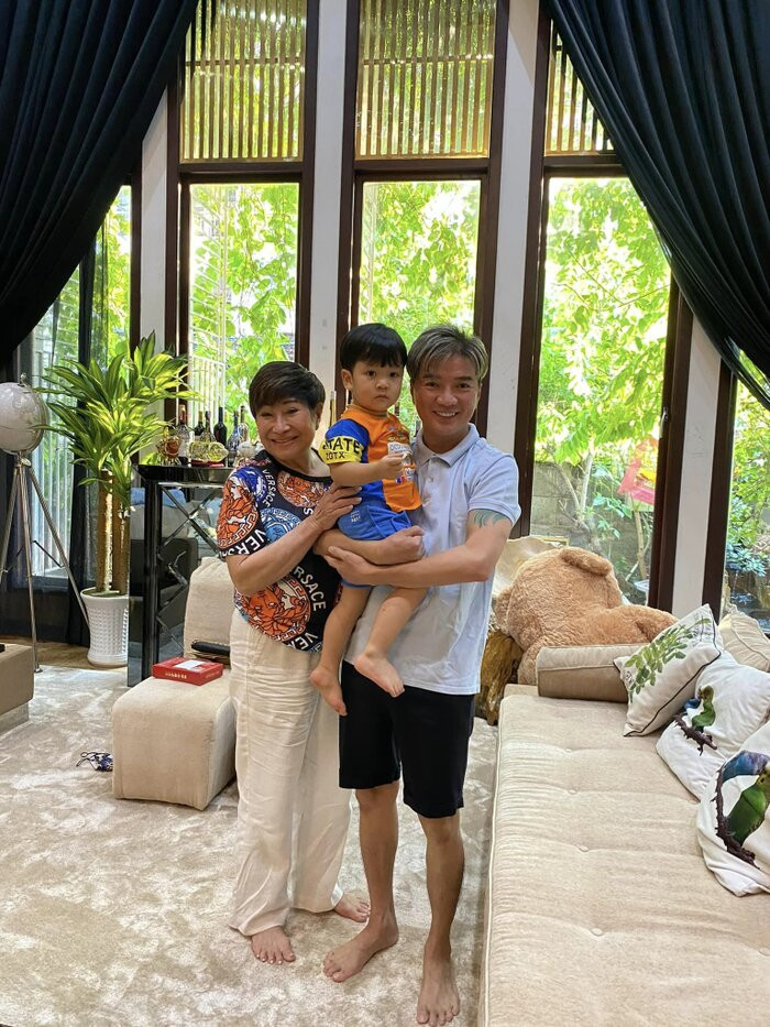 Vợ cũ khoe loạt ảnh hiếm hoi của con trai Đàm Vĩnh Hưng, bồi hồi nhớ về lần đầu tiên gặp nhóc tỳ Ảnh 2