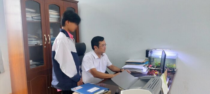 Nam sinh lớp 10 đến gặp trực tiếp thầy Hiệu trưởng, đăng ký tự nguyện bỏ chơi game Ảnh 1