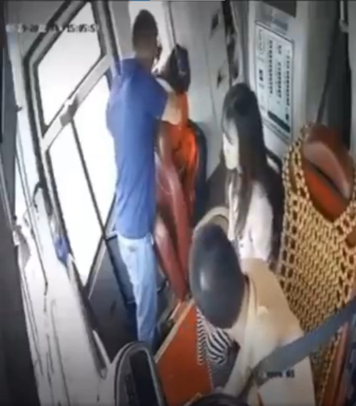 Xôn xao clip nhân viên nhà xe bị tố 'đè' cô gái trẻ trên xe khách Ảnh 2