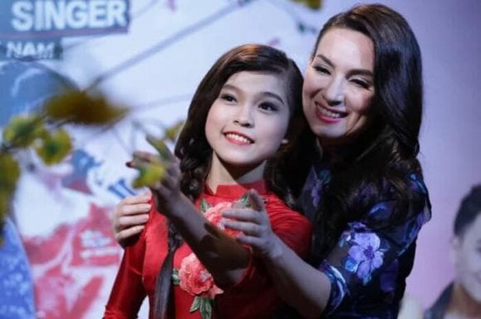 Phản ứng của con gái nuôi Phi Nhung khi bị mắng 'sân si' 'ghen ăn tức ở' với Hồ Văn Cường