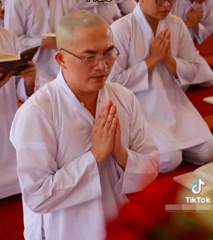 Rộ hình ảnh MC Đại Nghĩa xuống tóc xuất gia Ảnh 3