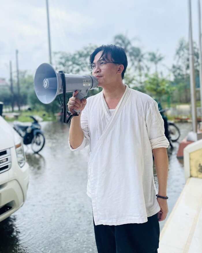 Rộ hình ảnh MC Đại Nghĩa xuống tóc xuất gia Ảnh 4