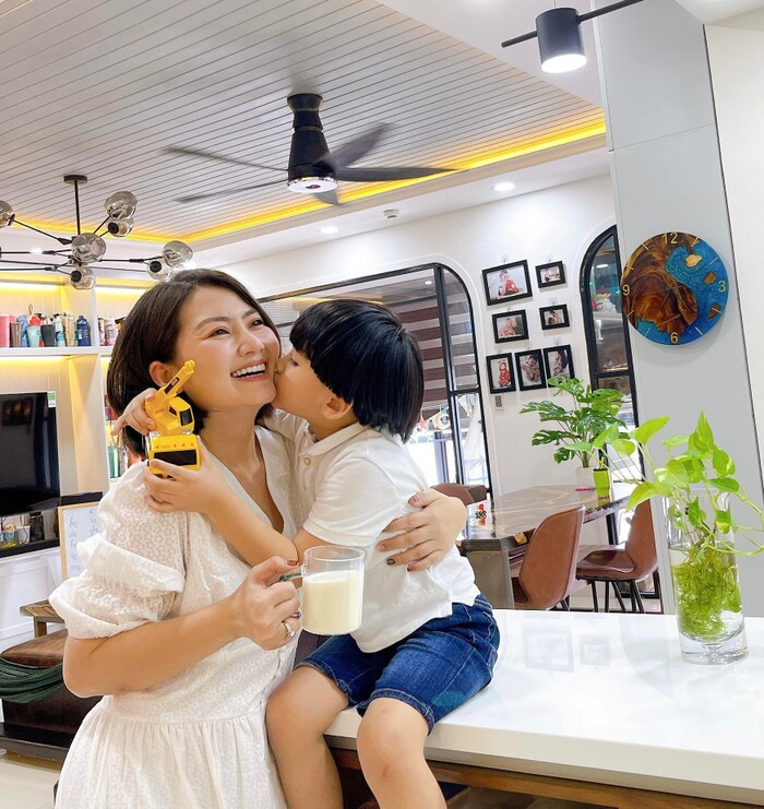 Một sao nữ Vbiz gặp sự cố ở mắt, vừa lên đoàn phim đã bị 'đuổi về' Ảnh 3