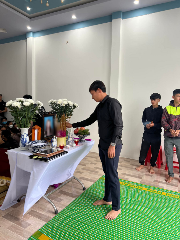 Lộc Fuho đến thắp nhang nữ nạn nhân trong vụ Itaewon: 'Mong em an nghỉ' Ảnh 2