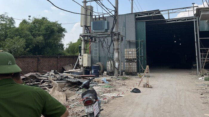 Thương tâm: Cán bộ bị điện giật, rơi từ cột điện xuống đất tử vong trong lúc làm việc Ảnh 2