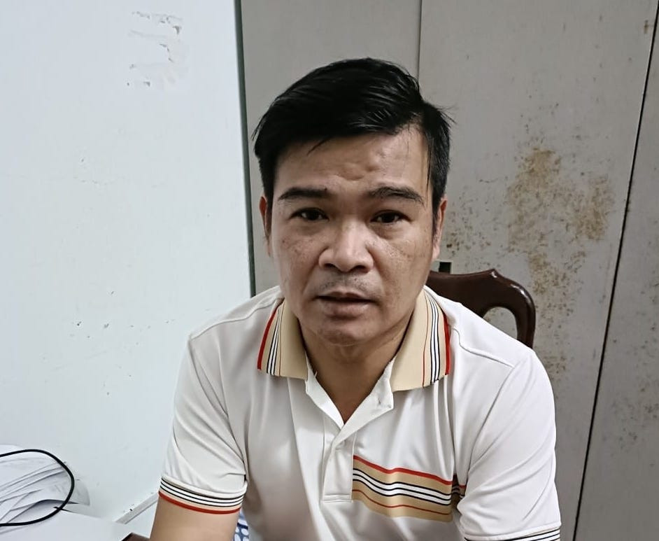Bình Dương: Bắt gã xe ôm giả danh công an lừa đảo hàng tỉ đồng của phụ nữ - Ảnh 1.