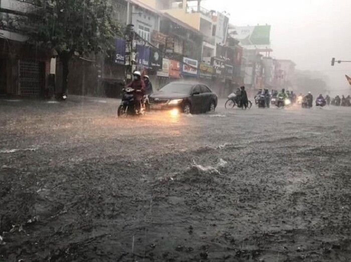 Áp thấp hình thành trên biển Đông, cảnh báo từ miền Trung trở vào Nam Bộ đón mưa lớn Ảnh 1