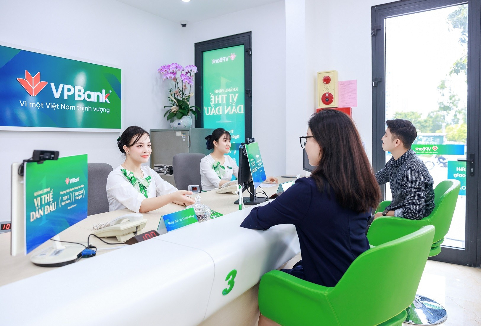 vpbank-phong-giao-dich-1-1670900611.jpg
