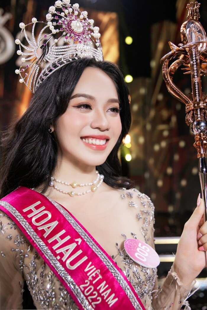 Tân Hoa hậu Thanh Thuỷ đu trend 'biến hình' để lộ mặt mộc kém sắc Ảnh 2