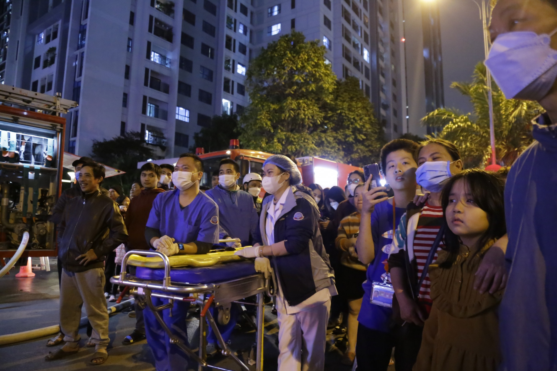 Nổ kinh hoàng ở cửa hàng xe máy Hà Nội, nhiều người bị thương - Ảnh 6.