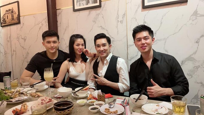 Xuất hiện bên Lâm Bảo Châu, Lệ Quyên để lộ 'đôi gò bồng đảo' xô lệch, lộ dấu hiệu 'xuống cấp'