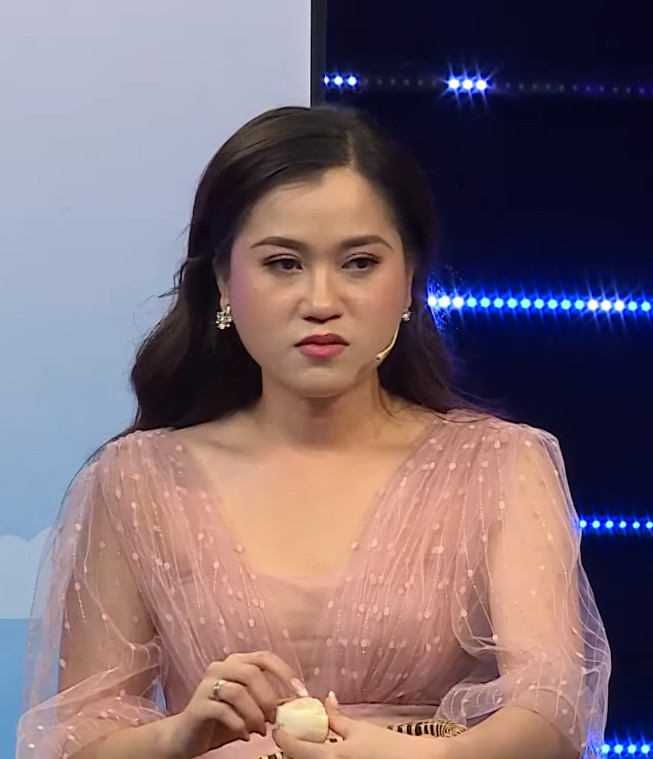 Thái độ Lâm Vỹ Dạ khi Hồ Văn Cường hát gây tranh cãi: Cúi gầm mặt học bài trong khi ai cũng chăm chú? Ảnh 1