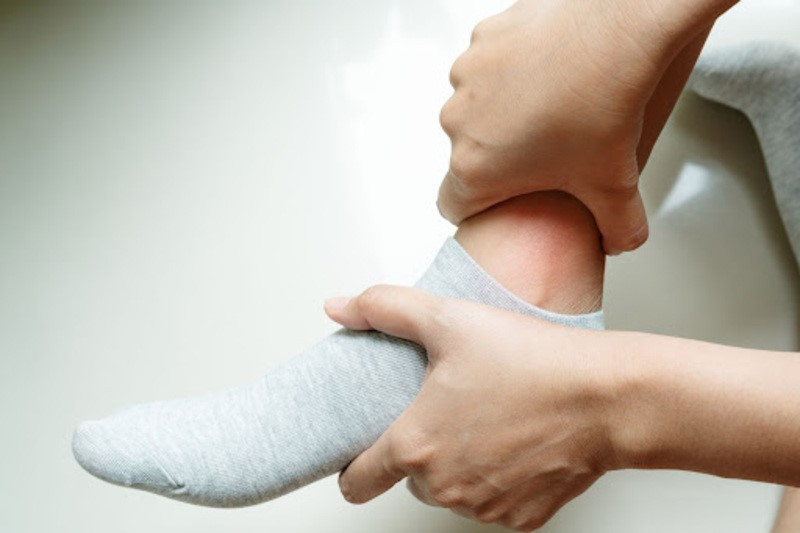 Chuyên gia chỉ cách giúp xương khớp "dễ chịu" khi thời tiết giao mùa - Ảnh 1.