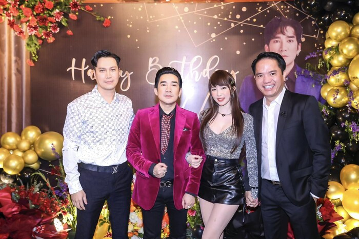Các sao Việt trong những ngày cận Tết: Người về quê sớm với gia đình, người cố gắng 'chạy show' liên tục Ảnh 3