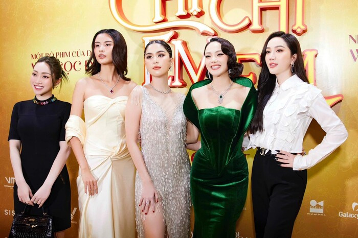 Bảo Thy cùng hội 'chị em bạn dì' diện bà ba, háo hức gói bánh chưng từ 5h sáng Ảnh 5