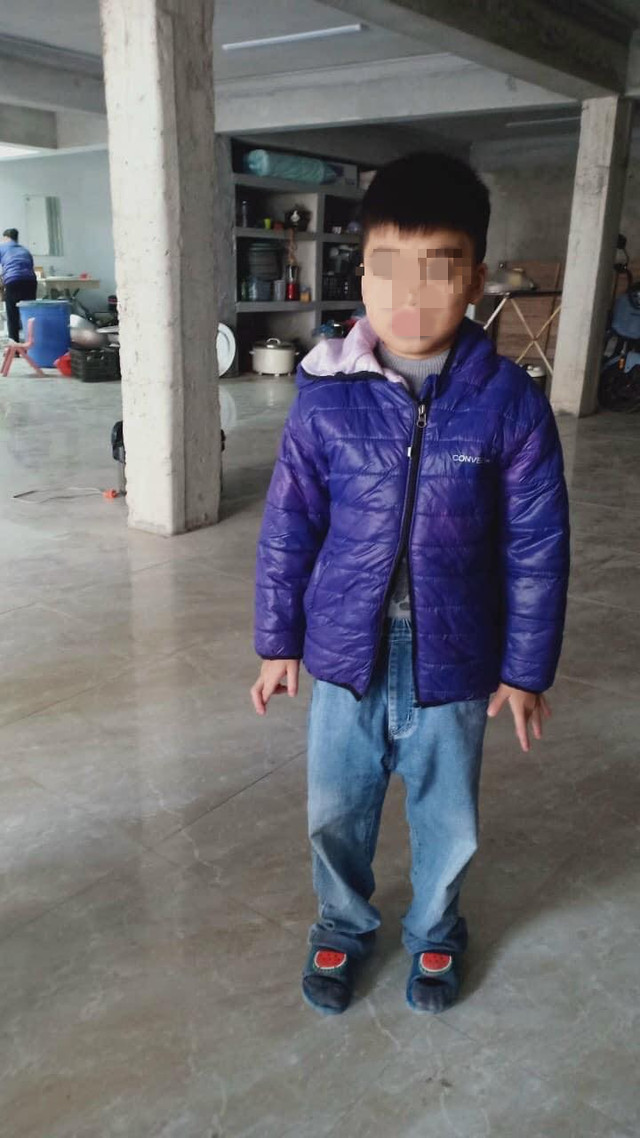 Mẹ bỏ rơi con trai 6 tuổi tại chùa, kèm lá thư 'chồng mới của con không đồng ý nuôi' Ảnh 1