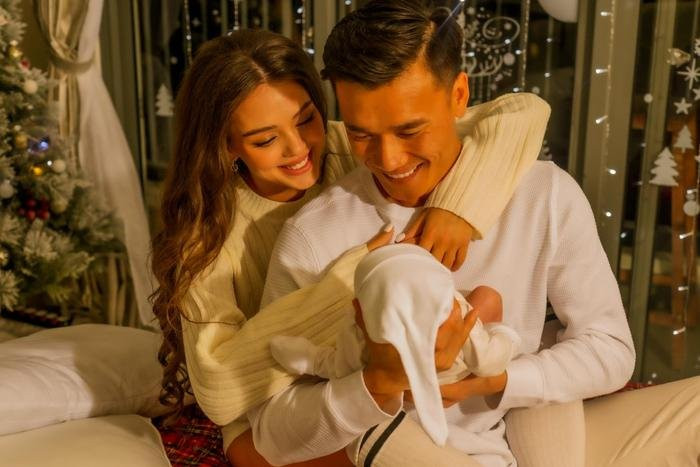 Vợ Bùi Tiến Dũng thoải mái khoe mặt mộc, để lộ diện mạo chuẩn 'mẹ bỉm' khi ở nhà Ảnh 5