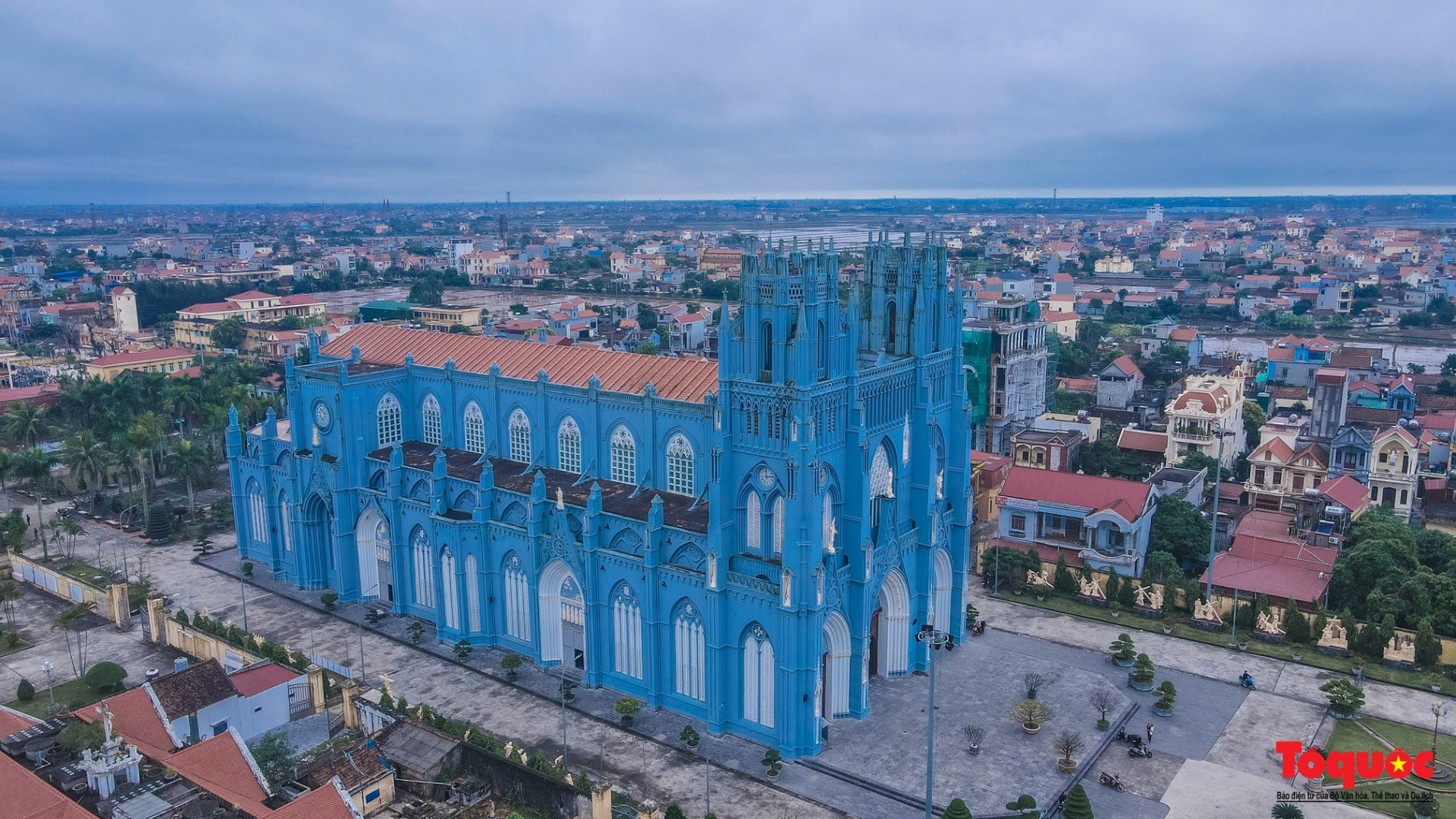 Chiêm ngưỡng nét độc đáo kiến trúc của Vương cung Thánh đường lớn nhất Đông Nam Á - Ảnh 2.